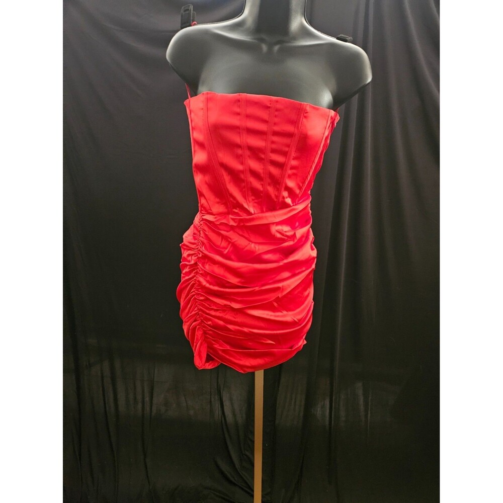 WOMEN'S RESORT WEAR SKY TO MOON SZ M RED SATIN STRAPLESS DRESS NWOT BONING/RUCHE